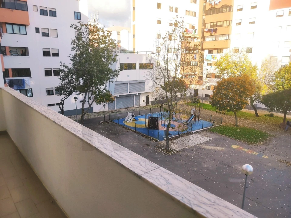 Apartamento T2 para Arrendamento em São Domingos de Rana Foto 16