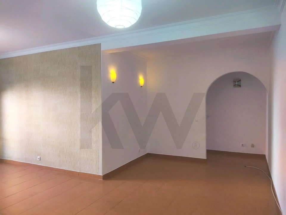 Apartamento T2 para Arrendamento em São Domingos de Rana Foto 14