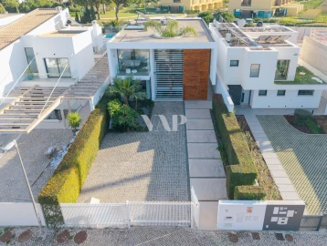 Moradia T6 para Venda em Quarteira