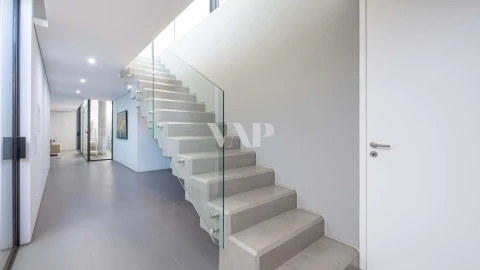 Moradia T6 para Venda em Quarteira