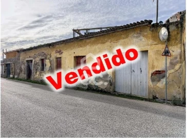 Moradia T2 para Venda em Miragaia e Marteleira