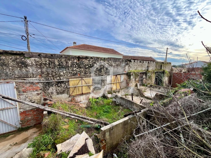 Moradia T2 para Venda em Miragaia e Marteleira Foto 3