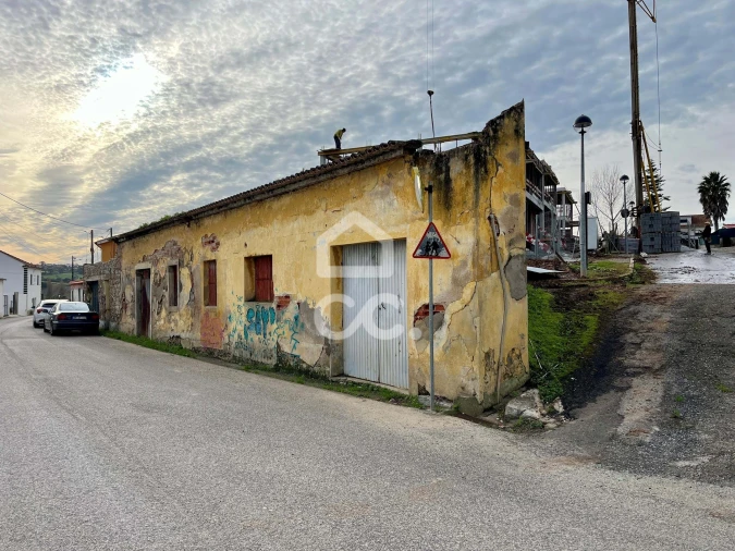 Moradia T2 para Venda em Miragaia e Marteleira Foto 11