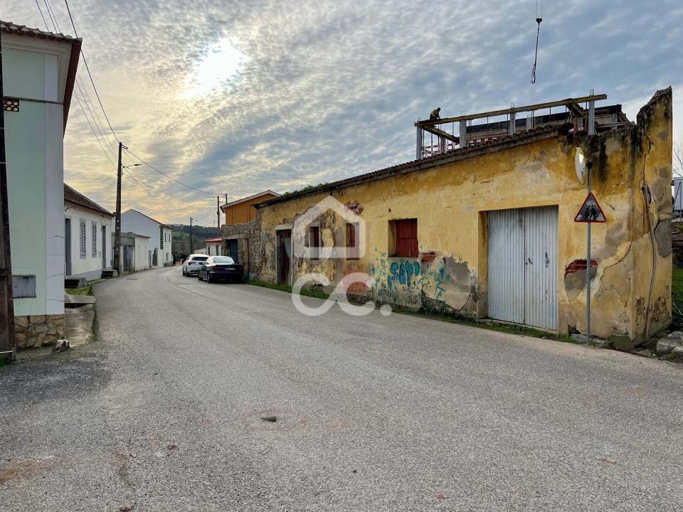 Moradia T2 para Venda em Miragaia e Marteleira Foto 12