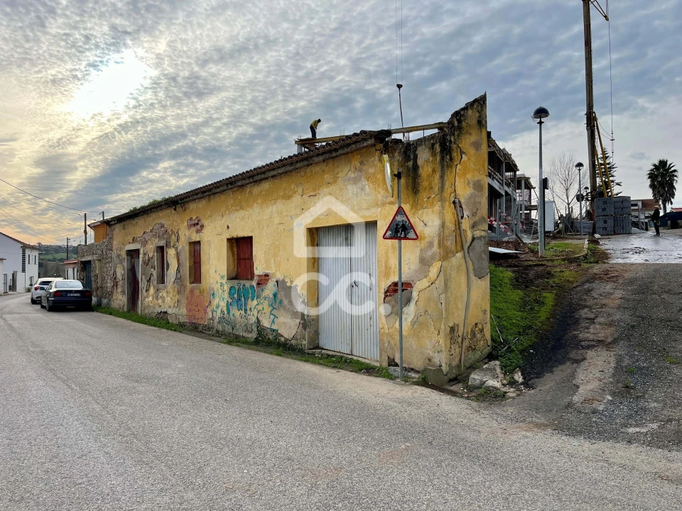 Moradia T2 para Venda em Miragaia e Marteleira Foto 11