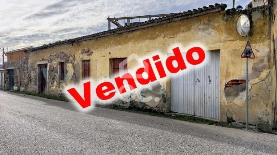 Moradia T2 para Venda em Miragaia e Marteleira