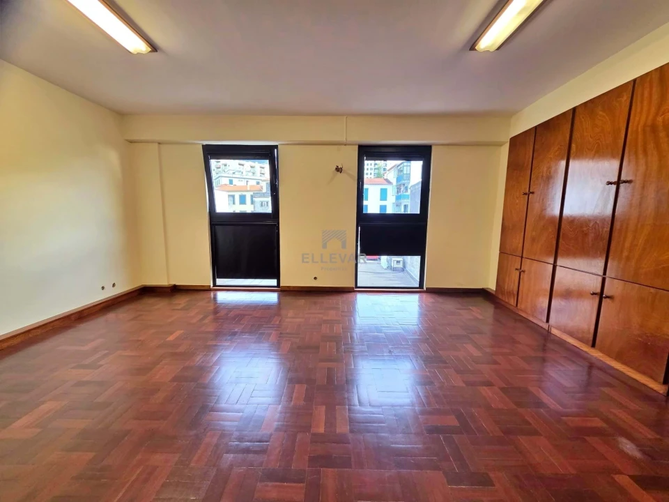 Negócio para Venda em Funchal (Santa Luzia) Foto 3