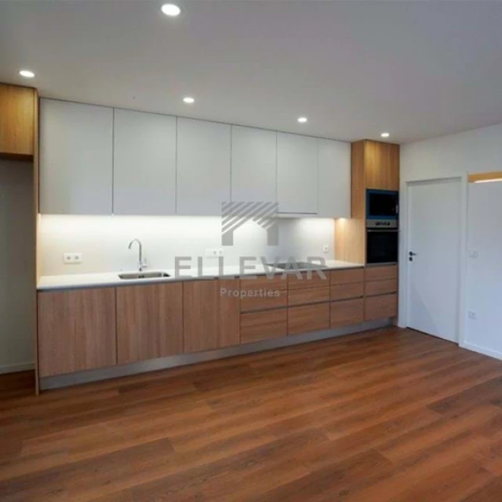 Negócio para Venda em Funchal (Santa Luzia) Foto 1