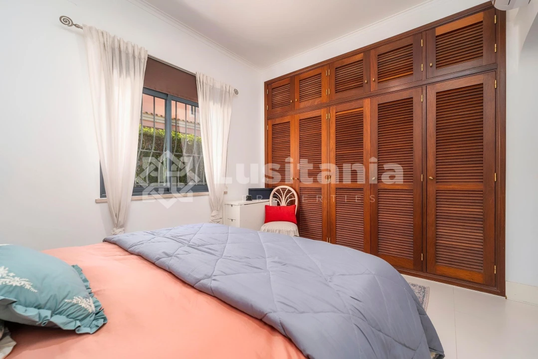 Moradia T4 para Venda em Quarteira Foto 28