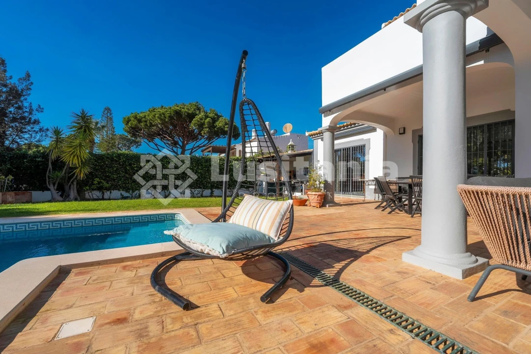 Moradia T4 para Venda em Quarteira Foto 53