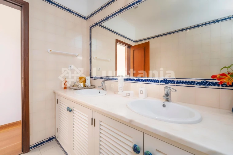 Moradia T4 para Venda em Quarteira Foto 36