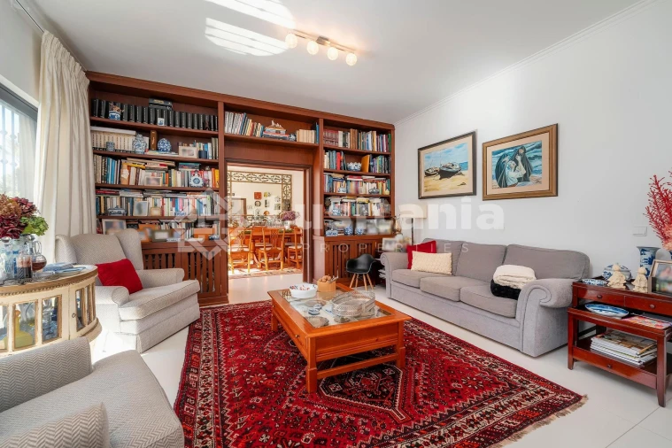 Moradia T4 para Venda em Quarteira Foto 17