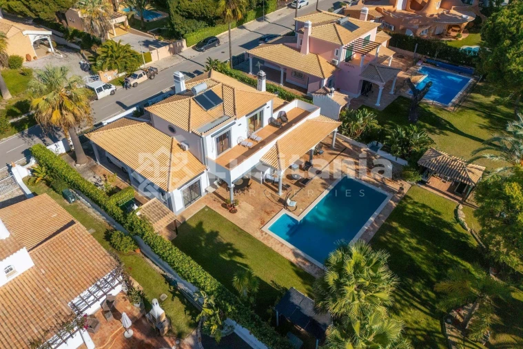 Moradia T4 para Venda em Quarteira Foto 66