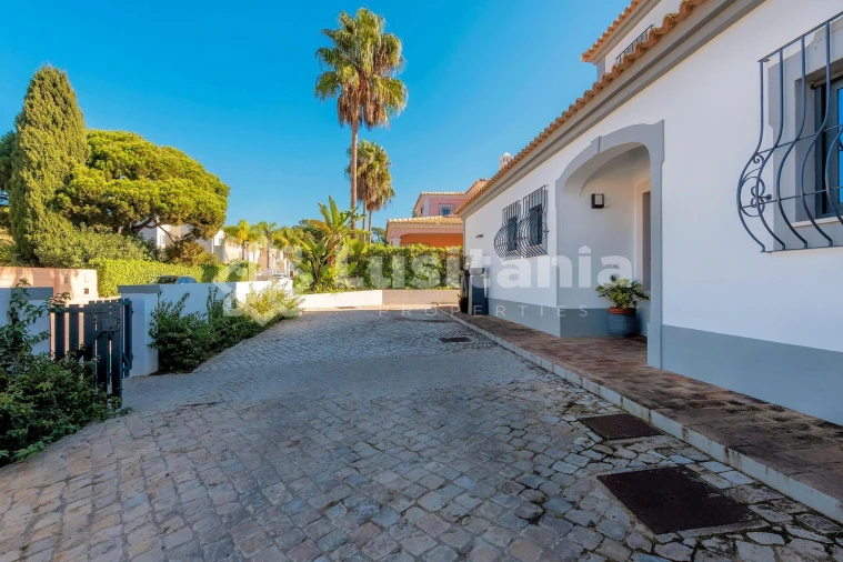 Moradia T4 para Venda em Quarteira Foto 59