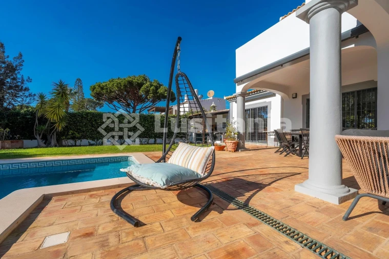 Moradia T4 para Venda em Quarteira Foto 53