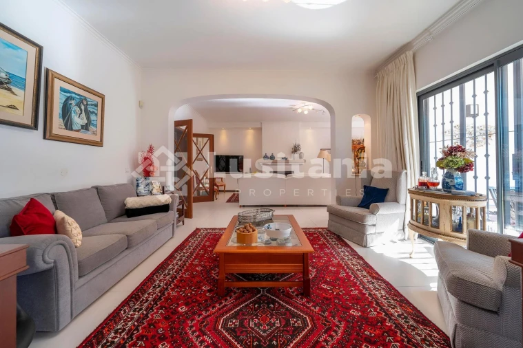 Moradia T4 para Venda em Quarteira Foto 18