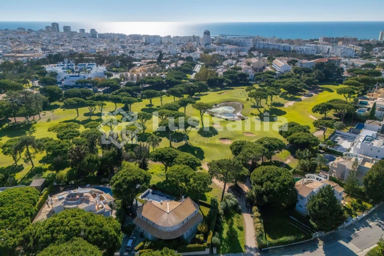 Moradia T4 para Venda em Quarteira Foto 47