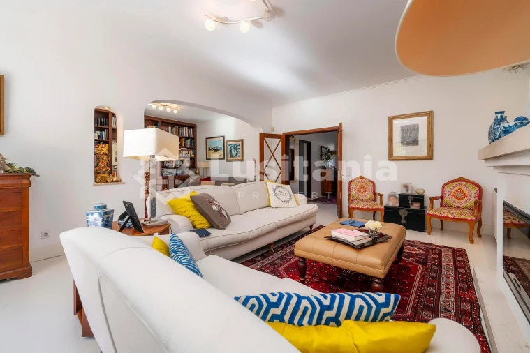 Moradia T4 para Venda em Quarteira Foto 6