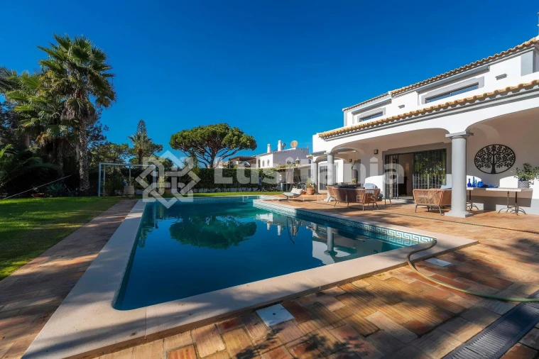 Moradia T4 para Venda em Quarteira Foto 57