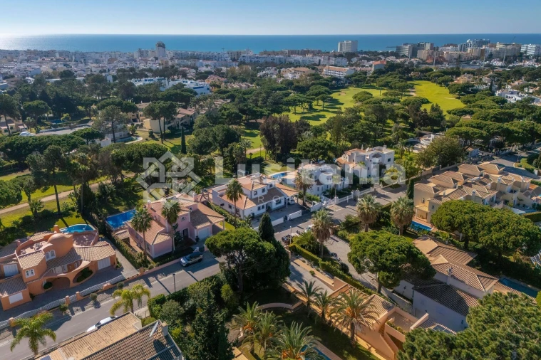 Moradia T4 para Venda em Quarteira Foto 62