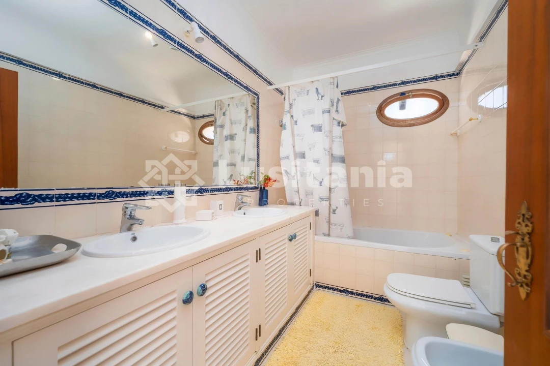 Moradia T4 para Venda em Quarteira Foto 35