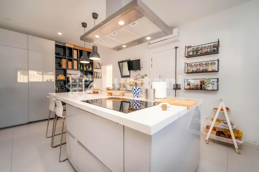 Moradia T4 para Venda em Quarteira Foto 11