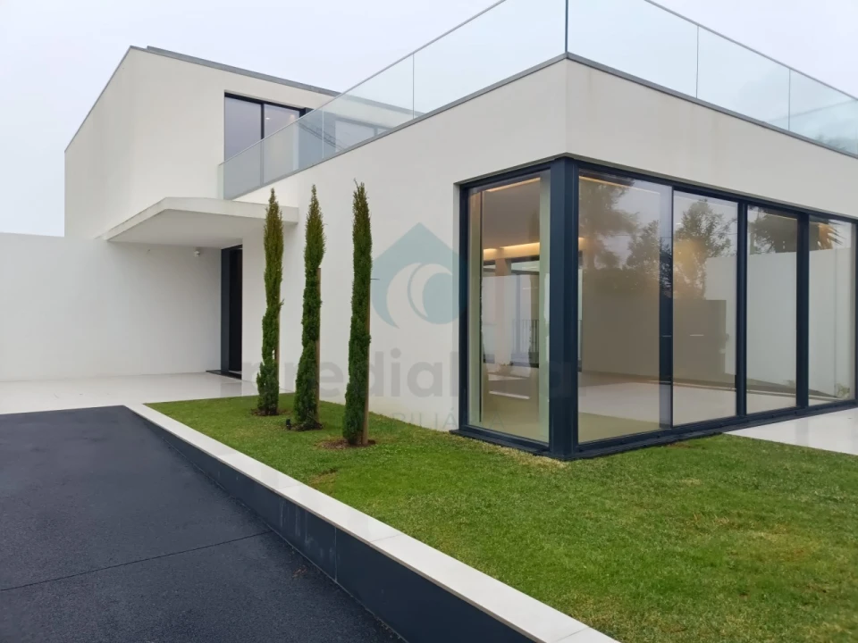 Moradia T5 para Venda em Canidelo Foto 1