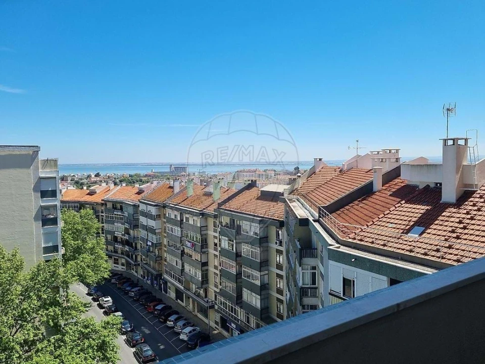 Apartamento T2 para Venda em Beato Foto 11