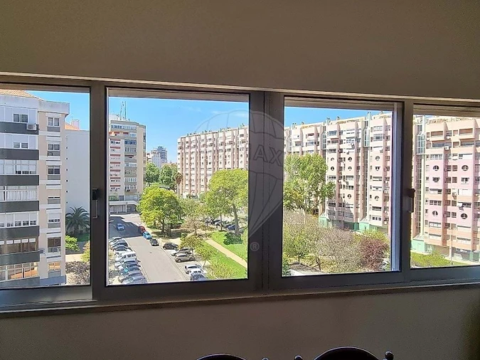 Apartamento T2 para Venda em Beato Foto 3