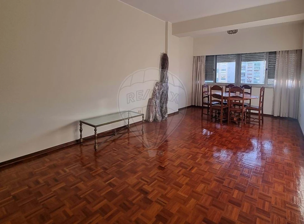 Apartamento T2 para Venda em Beato Foto 4