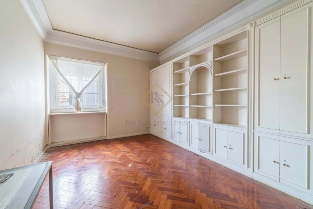 Apartamento T5 para Venda em Avenidas Novas Foto 9