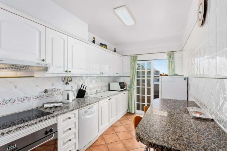 Apartamento T2 para Venda em Quarteira Foto 3