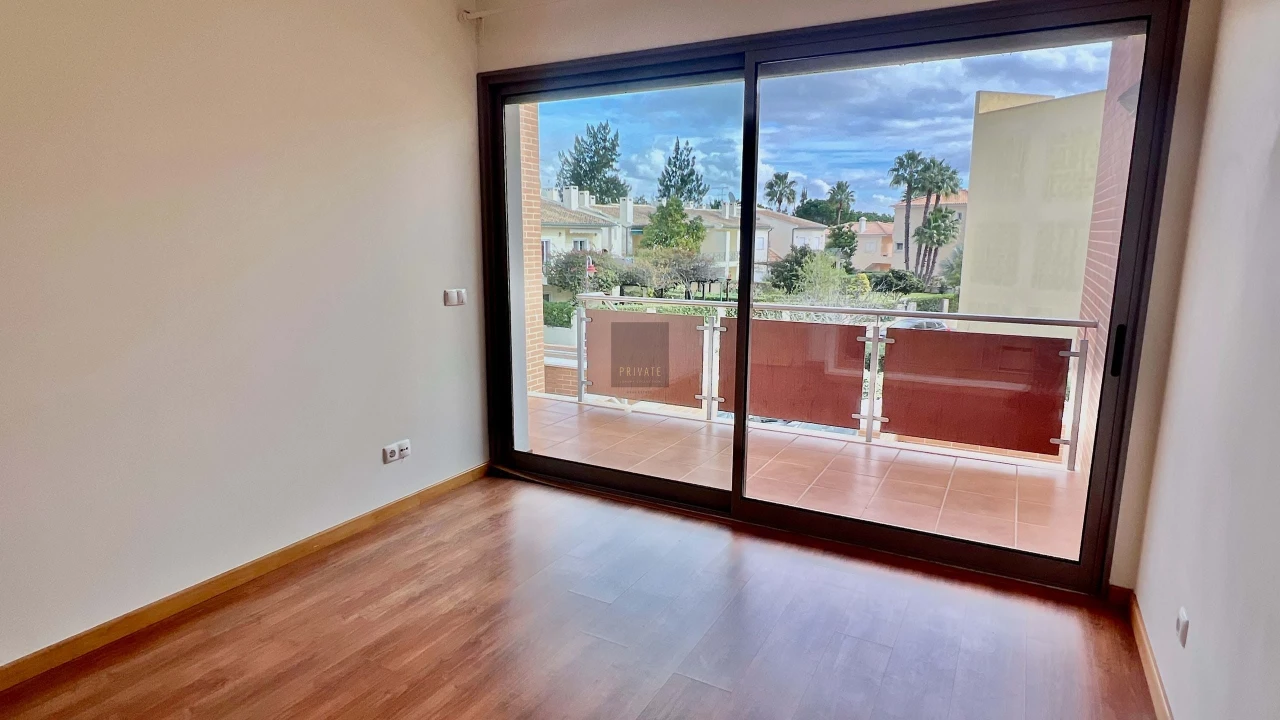 Apartamento T1 para Venda em Quarteira Foto 16