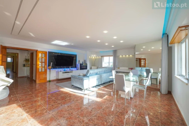 Apartamento T3 para Venda em Loures Foto 2