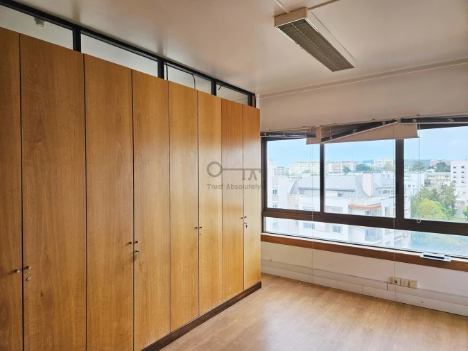 Escritório para Venda em Alvalade Foto 4