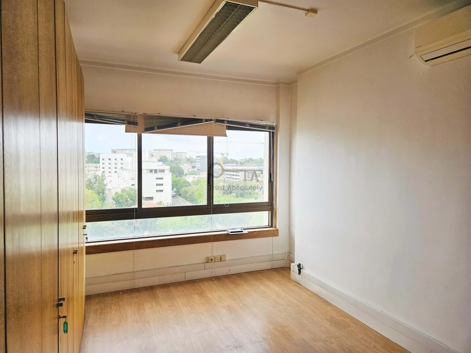 Escritório para Venda em Alvalade Foto 8