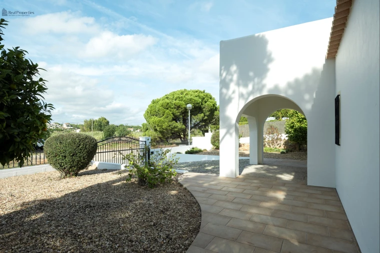 Moradia T3 para Venda em Quarteira Foto 3