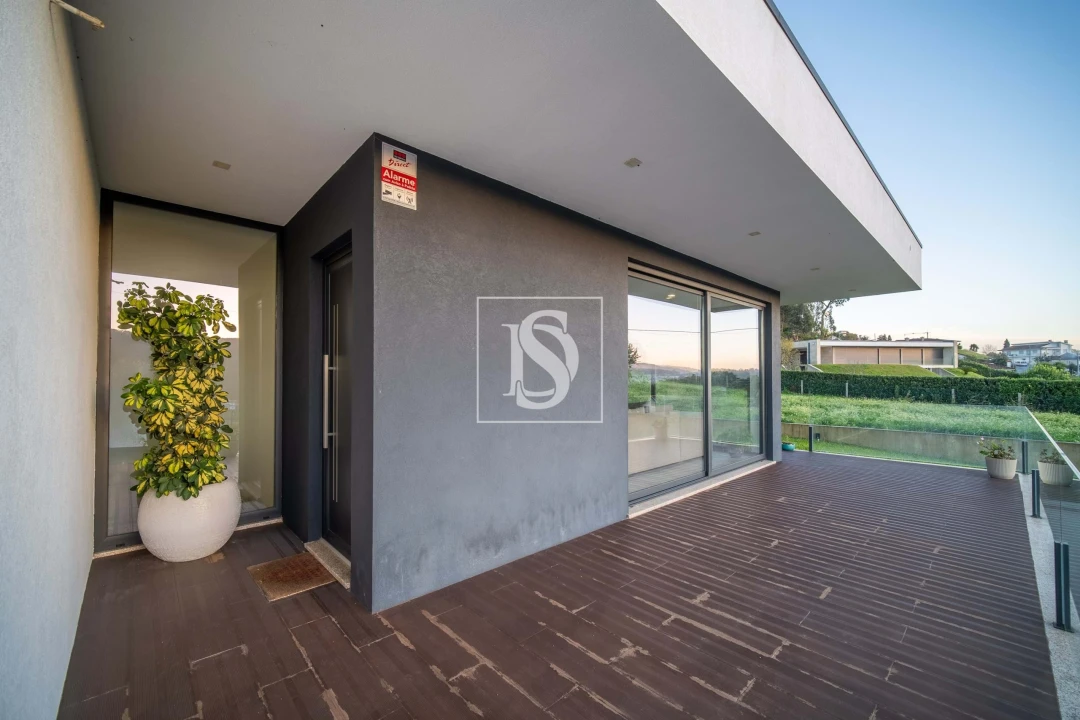 Moradia T3 para Venda em Airo Foto 24