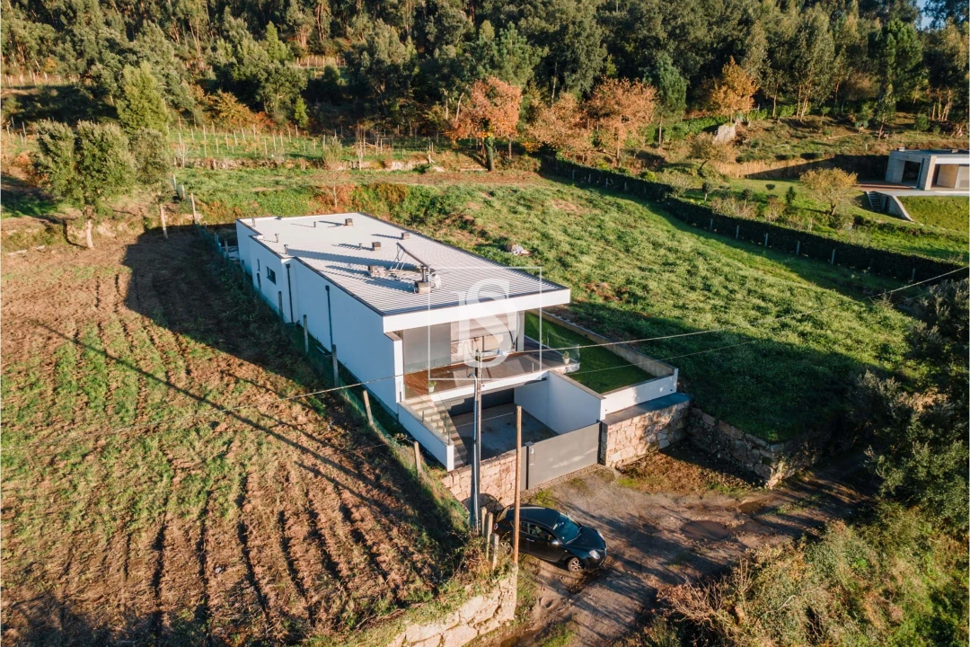 Moradia T3 para Venda em Airo Foto 38