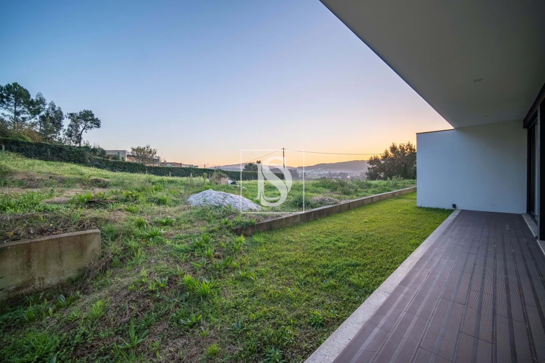 Moradia T3 para Venda em Airo Foto 30