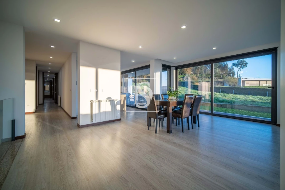 Moradia T3 para Venda em Airo Foto 5