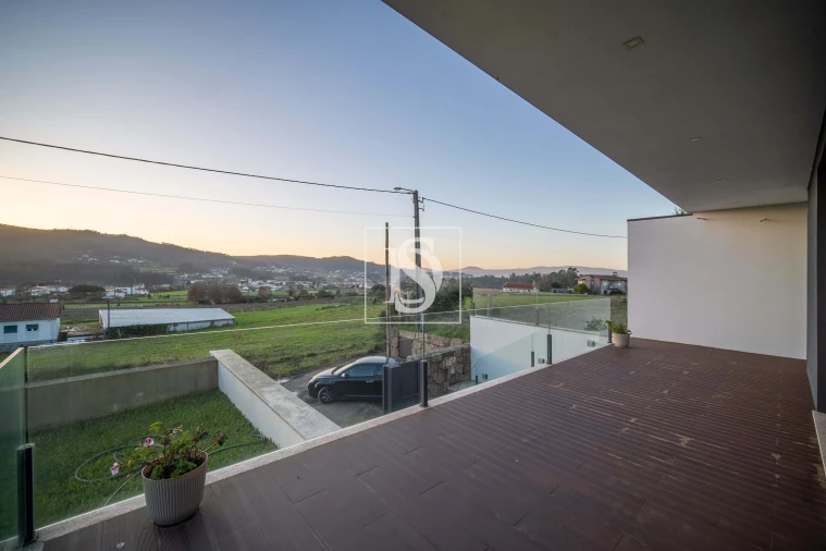 Moradia T3 para Venda em Airo Foto 25