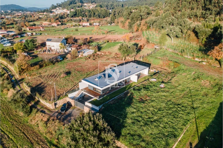 Moradia T3 para Venda em Airo Foto 35