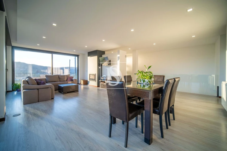 Moradia T3 para Venda em Airo Foto 2