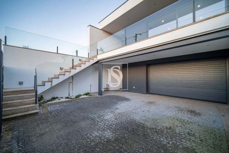 Moradia T3 para Venda em Airo Foto 23