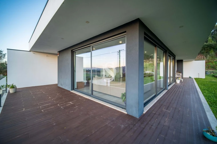 Moradia T3 para Venda em Airo Foto 26