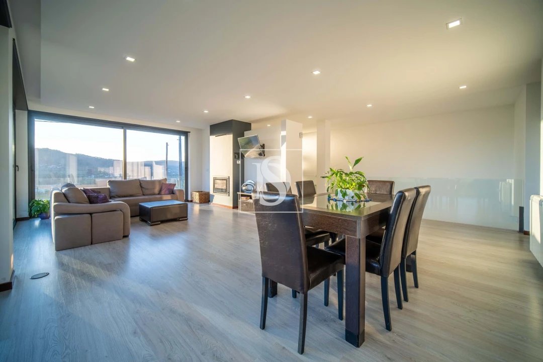 Moradia T3 para Venda em Airo Foto 2