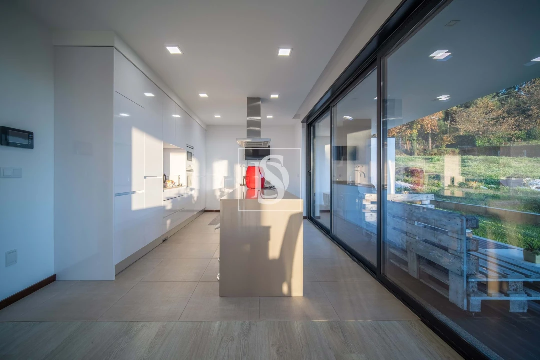 Moradia T3 para Venda em Airo Foto 6