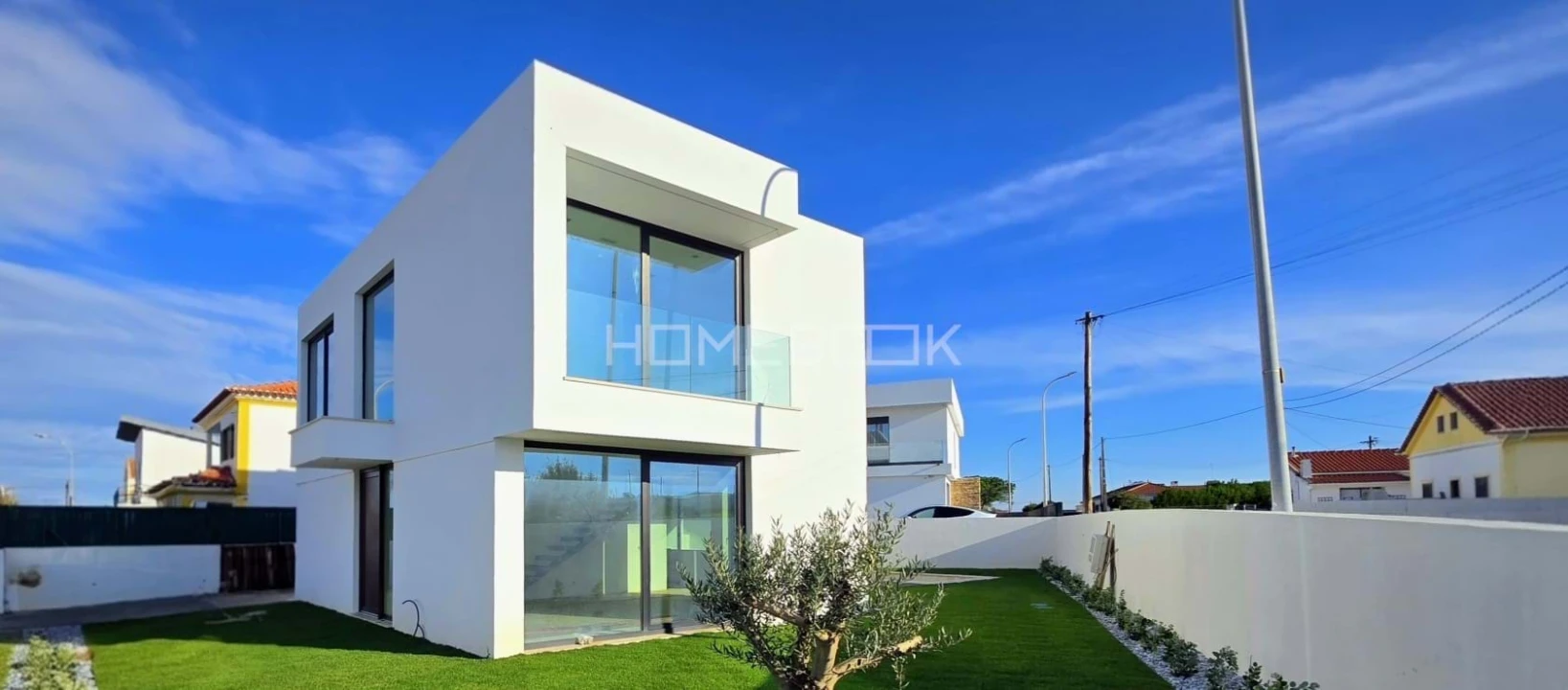 Moradia T4 para Venda em Agualva e Mira-Sintra Foto 1