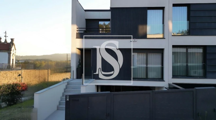 Moradia T3 para Venda em Santo Tirso, Couto (Santa Cristina e São Miguel) e Burgães Foto 3